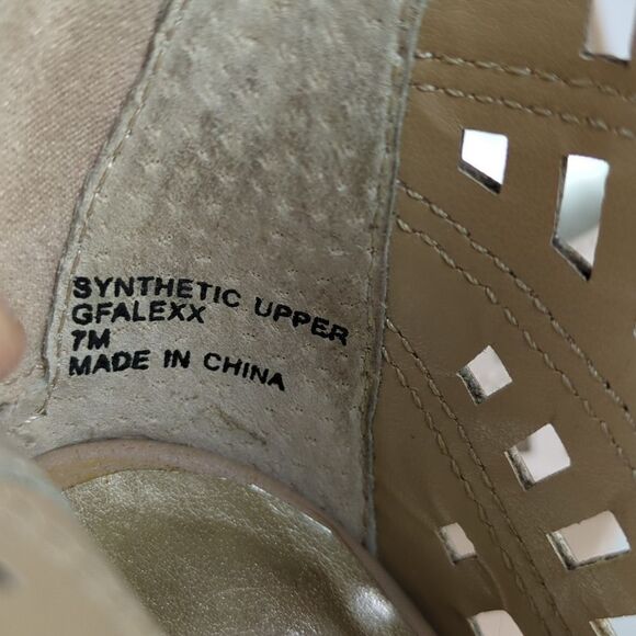 For Kitty Rescue! Guess Laser Cut Stilettos - Picture 13 of 16